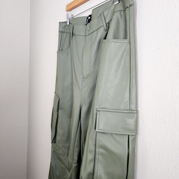 NWT Steve Madden Green Faux Leather Wide Leg Cargo Pant Utility L Vegan - Picture 5 of 9